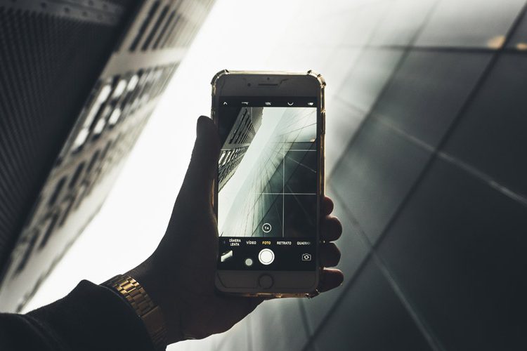 cropped-hand-handphone-resize-1.jpg